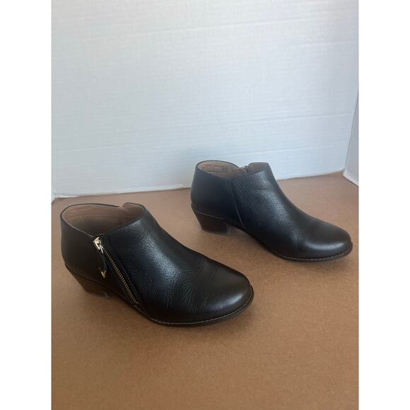 Vionic Jolene Black Leather Round Toe Zip Side Stacked Heel Ankle Bootie Sz 7 - Picture 2 of 12